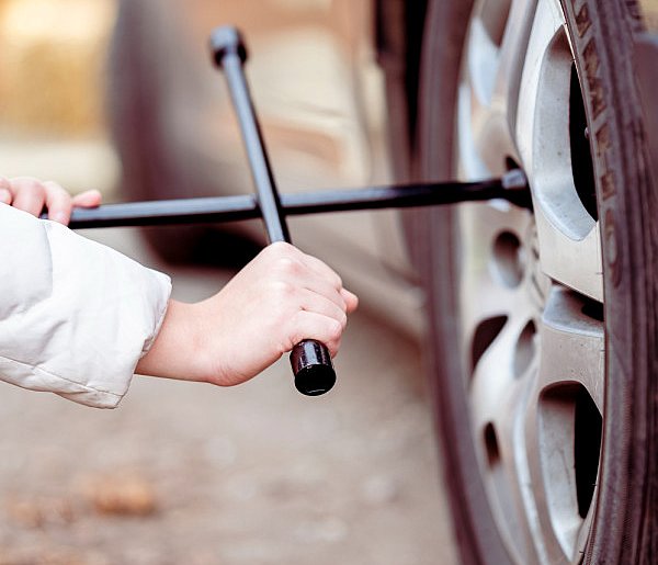 Z pozoru drobiazg, a może skończyć się tragedią. Urząd ostrzega kierowców-21285