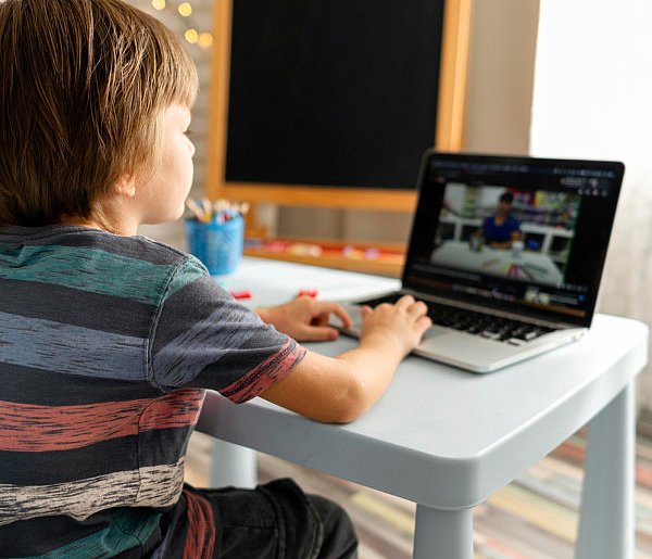 Popularni influencerzy mogą mieć kłopoty. Treści dla dzieci budzą kontrowersje-21296