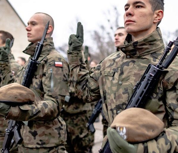 Kolejni ochotnicy w szeregach 6MBOT-21978