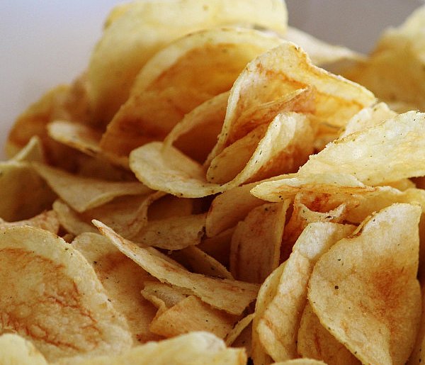 Podatek tłuszczowy uderzy w przekąski? Posłowie pokazują projekt-22120