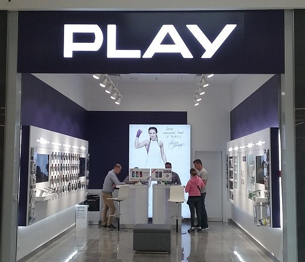 Potężna kara dla Play. Sieć ma zwrócić klientom pobrane środki-22123