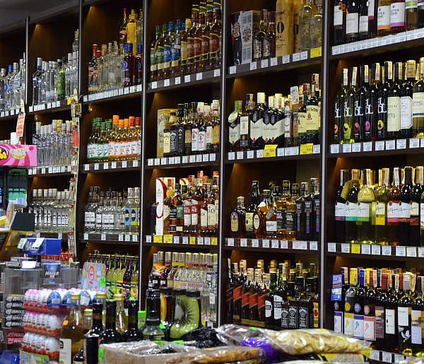 To codzienność wielu Polaków. Nowe dane o alkoholu niepokoją-22643