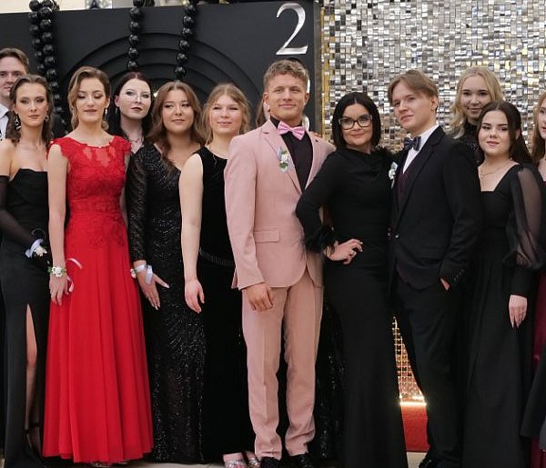 Sto dni przed dorosłością