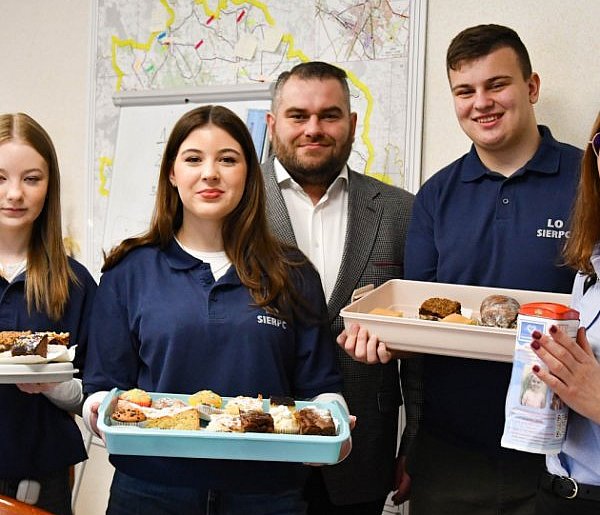 Sprzedawali ciasta, odwiedzili urzędy. Pomagają Marysi