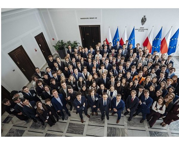 Dyskusje młodych o edukacji, prawach ucznia i internecie