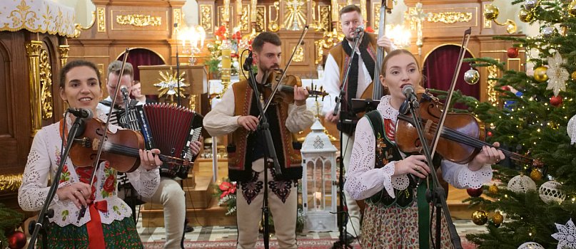 Msza święta w oprawie muzyki góralskiej i koncert kolęd-2193