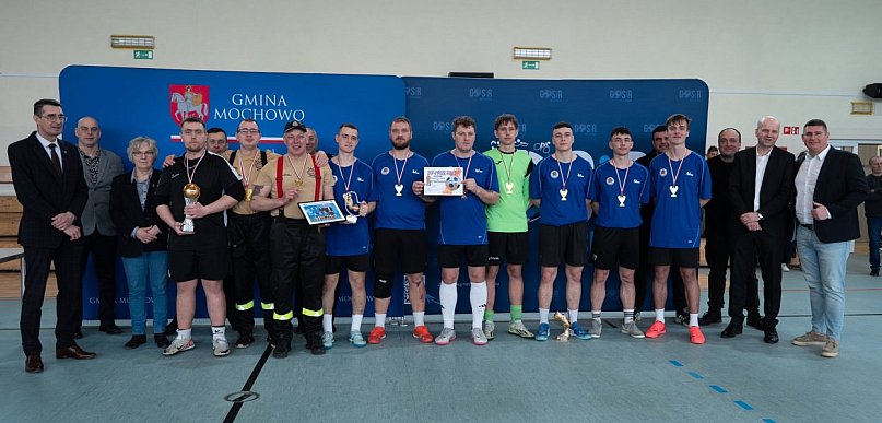 Strażacy zagrali w piłkę w Mochowie