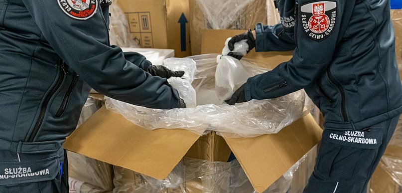 KAS zatrzymała próbę przemytu ponad 1 000 szt. koralowców z Indonezji