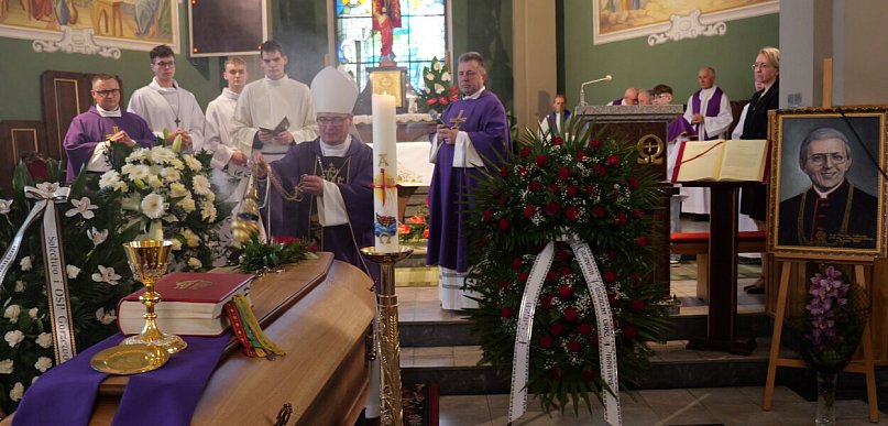 Sierpc pożegnał ks. prał. Bronisława Sałkowskiego