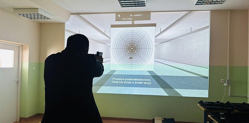 Mobilna strzelnica trafiła do szkoły w Zawidzu