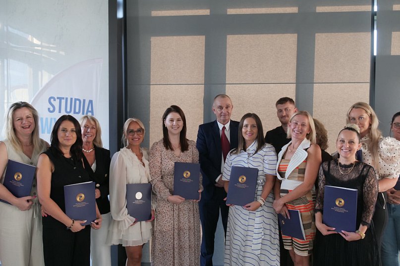 Absolwenci studiów wyższych