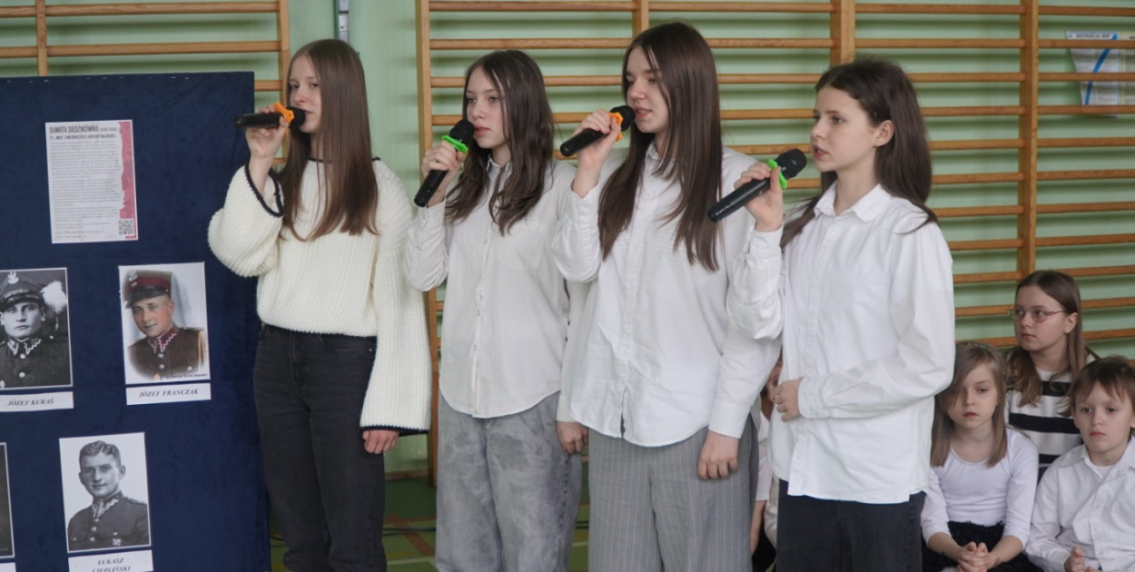 Apel pamięci w szkole w Gójsku