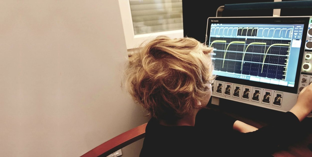 Aparatura do precyzyjnych pomiarów pojemności przebiegów i częstotliwości