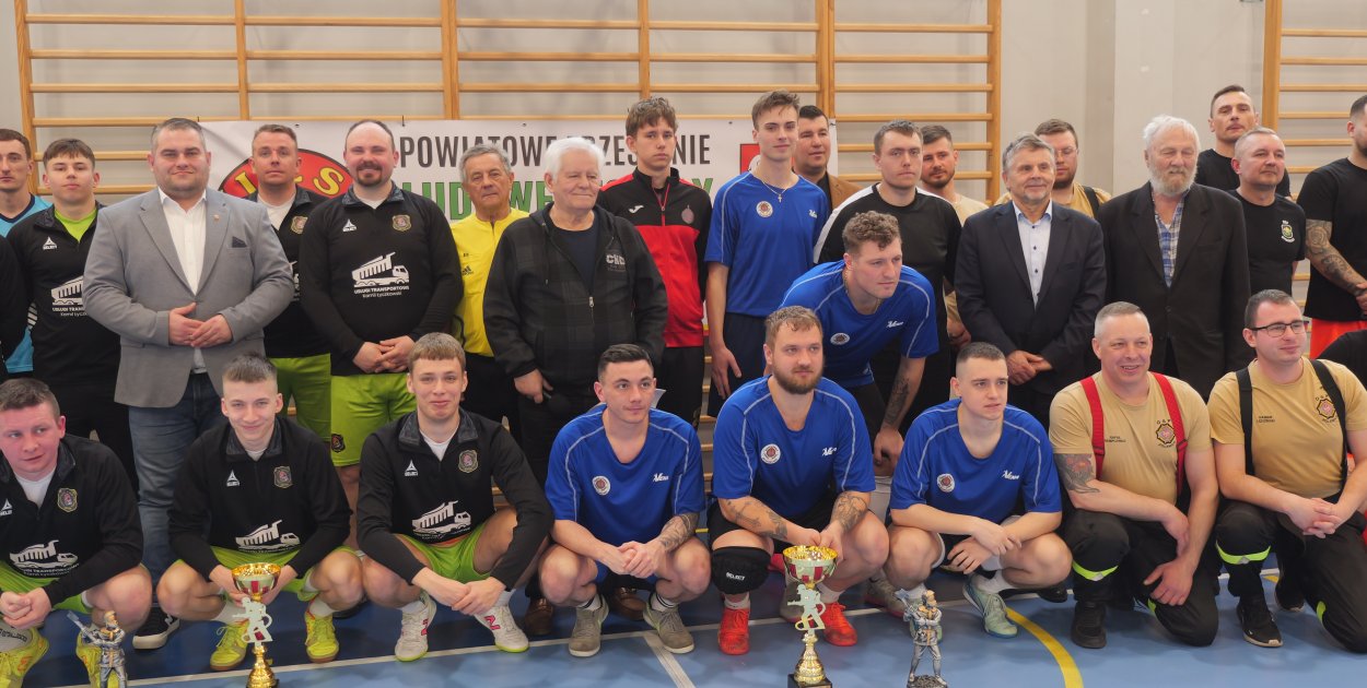 Strażacy i piłka nożna