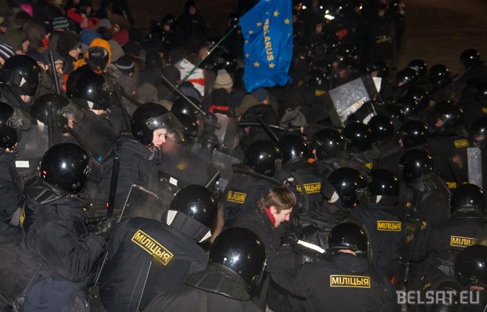  Protesty przeciwko sfałszowaniu wyborów w 2010 roku zostały brutalnie spacyfikowane, fot. Alaksandr Sajenka