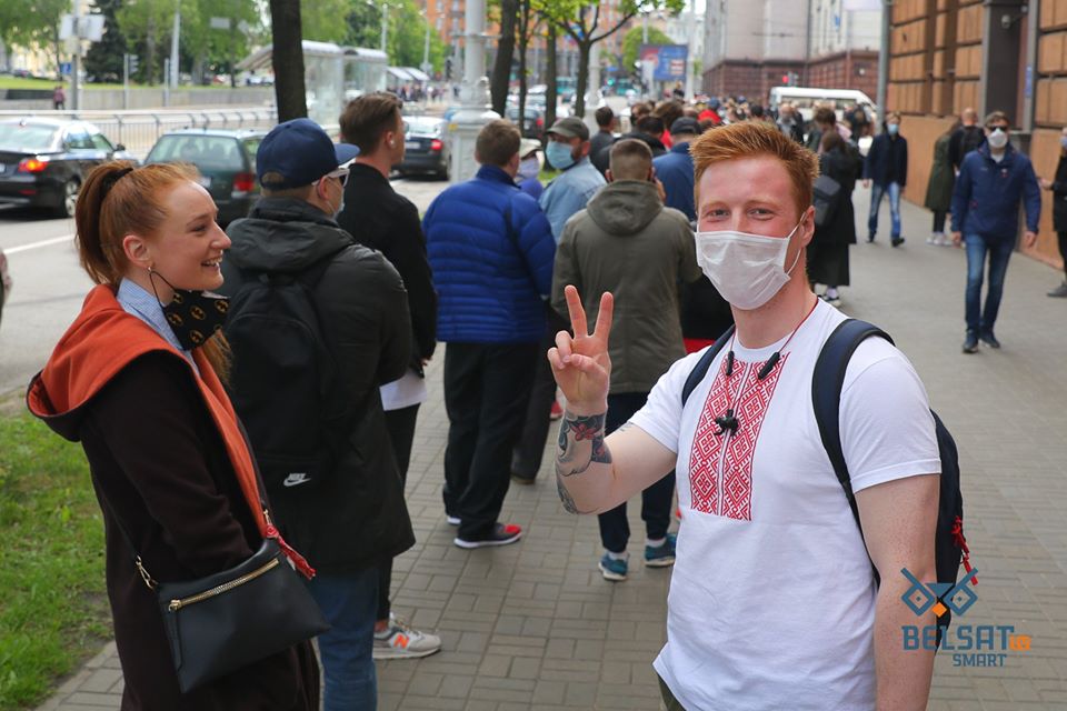 By poprzeć konkurentów Łukaszenki swoim podpisem, Białorusini stali godziny w kolejkach, fot. belsat.eu