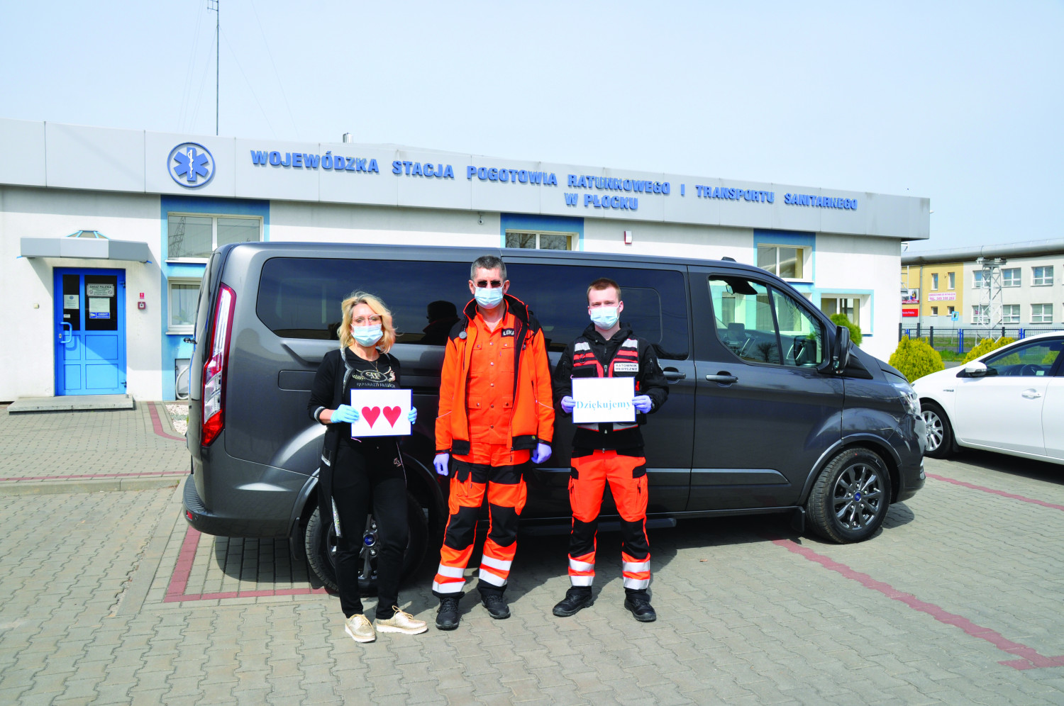 Bus w płockim pogotowiu do przewozu osób zarażonych koronawirusem, foto stacji pogotowia